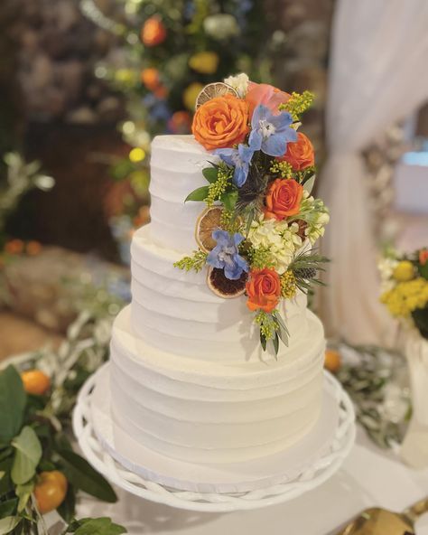 Orange Wedding Cake, Braces Colors, Wedding Cakes Blue, White Wedding Cake, Orange Wedding, Sugar Flowers, Wedding Wishes, Buttercream Cake, Shades Of Orange