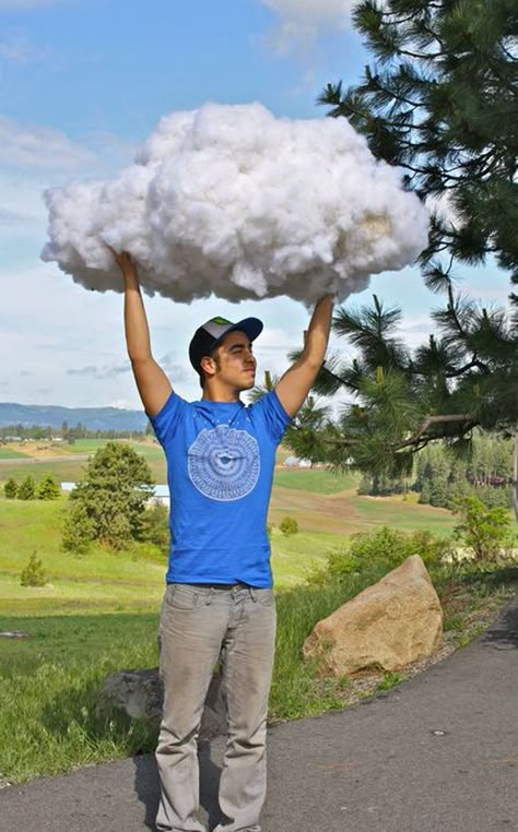 How To Make A Cloud - which child wouldn't love a cloud hanging from their ceiling! How To Make Clouds, Church Window, Crafty Craft, Creative Industries, Diy Projects To Try, Paper Mache, A Tree, Party Time, Photo Props