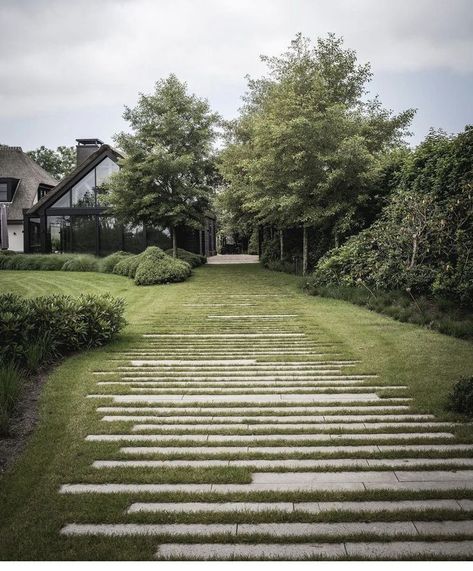 Paving In Lawn, Scandinavian Landscape Design, Beautiful Houses Exterior, Landscape Pavers, Stone Paving, Pathway Landscaping, Driveway Design, Driveway Landscaping, Garden Paving