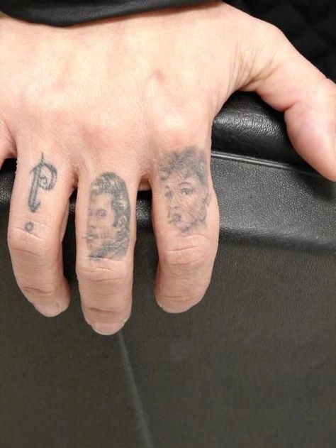 Hand/neck/finger/face tattoos and why I won't do them on you. Healed Finger Tattoos, Finger Tattoos Fade, Lion Tattoo On Finger, Hand Palm Tattoos, Fingers Tattoo, Inner Finger Tattoo, Tattoos Face, Simple Hand Tattoos, Faded Tattoo