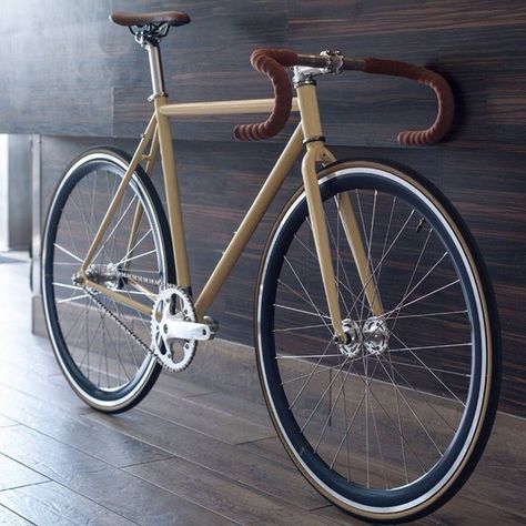 Fixie Bike Ideas Style, Fixie Bike Ideas, Vw Minibus, Bici Retro, Road Bike Vintage, Wooden Bike, Velo Vintage, Fixed Gear Bicycle, Retro Bicycle