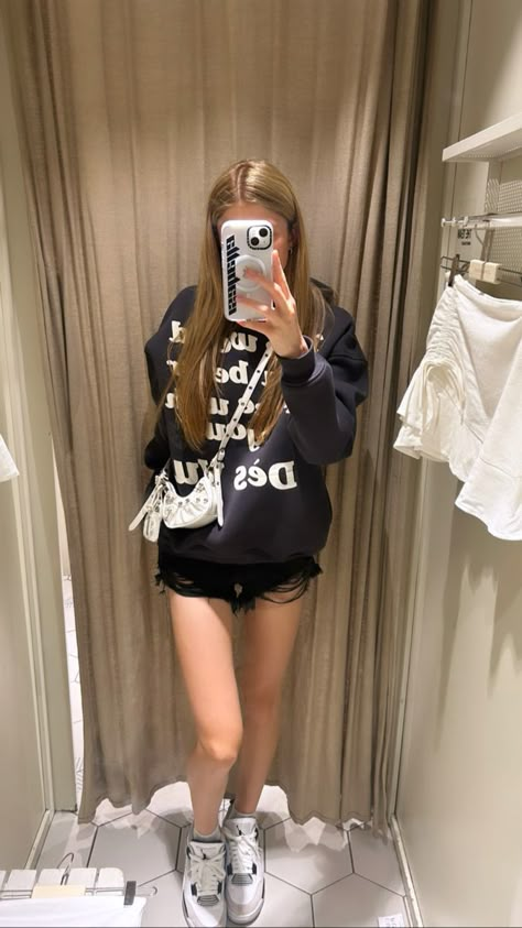 Outfit Ideas Female, Clean Girl Style, Isabella Grace, Pretty Blonde Hair, Pretty Blonde, Fake Dating, Summer Spring Outfits, Everyday Fits, Fake Account