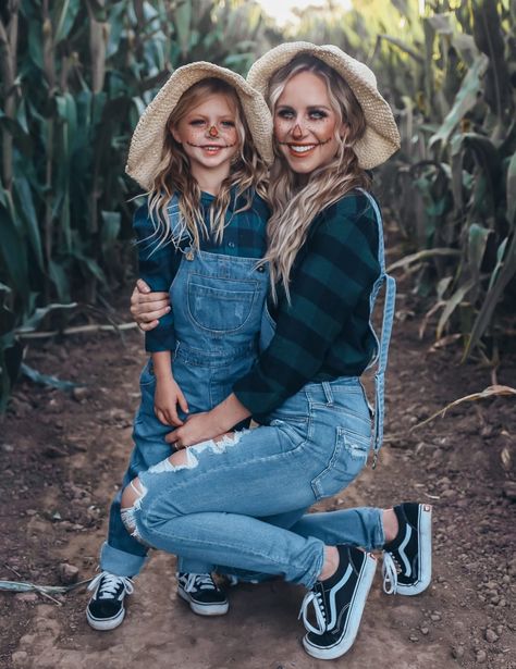 Halloween Costumes Overalls, Halloween Costumes With Overalls, Costumes With Overalls, Toddler Scarecrow Costume, Farmer Halloween Costume, Lolo Webb, Mother Daughter Halloween Costumes, Scarecrow Halloween Costume, Farmer Halloween