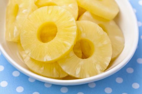 This recipe is a classic that produces sweet, chewy candied pineapple that's perfect for using in baking recipes or for eating on its own. Pineapple Candy Recipe, Candied Pineapple, Pineapple Syrup, Pineapple Rings, Pineapple Recipes, Pineapple Fruit, Candied Fruit, Hawaiian Food, Dehydrated Food