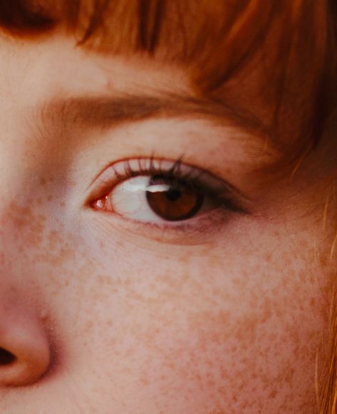 #eyes #eyemakeup #freckles #browneyes #redhead #lashes #natural #aesthetic Brown Eyes Aesthetic, Red Hair Freckles, Women With Freckles, Lashes Natural, Natural Aesthetic, Ginger Girls, Auburn Hair, Aesthetic Women, Pretty Eyes