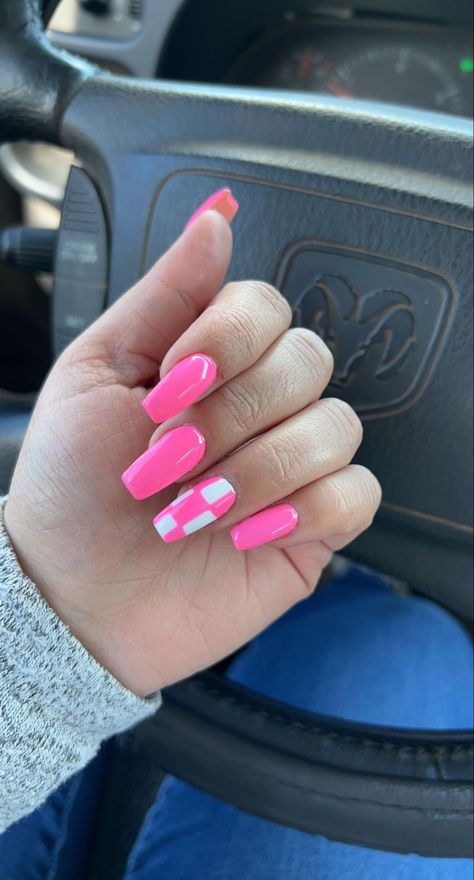 Fun Basic Nails, Pink Nails With Checkered Accent, Teacher Nails Acrylic, Light Pink Checkered Nails, Hot Pink Checkered Nails, Checkered Valentines Nails, Pink Spring Nail Ideas, Pink Checkered Nails, Checkered Nail Designs