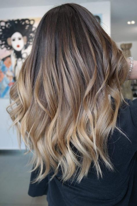 Si vous êtes en manque d'idées pour vos cheveux, voici les colorations les plus tendances sur Pinterest Hair Color For Growing Out Roots, Highlights To Balayage Transition, Blended Ombre Brunette, Beach Ombre Hair, Beige Ombre Hair, Balayage Dark To Light, Ombre Hair Dark To Light, Balaye Hair, Brown To Blonde Balayage Straight Hair