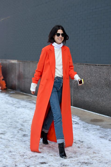 Mantel Cape, Orange Color Combinations, Orange Trends, Outfit 2023, Orange Coat, Leandra Medine, Winter Mode, Weekly Outfits, Red Coat