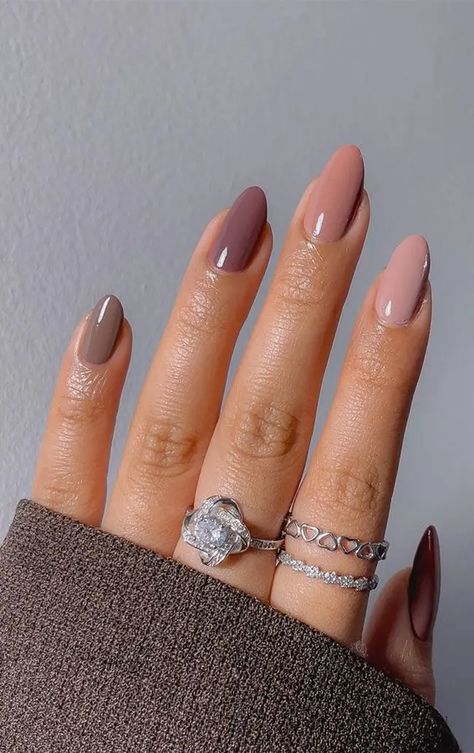 Bright and Beautiful: 40 Fall Nail Colors to Try Christmas Sweater Nails, Simple Fall Nails, November Nails, Fall Manicure, Sweater Nails, Festival Nails, Trendy Nail Design, Fall Nail Colors, Autumn Nails