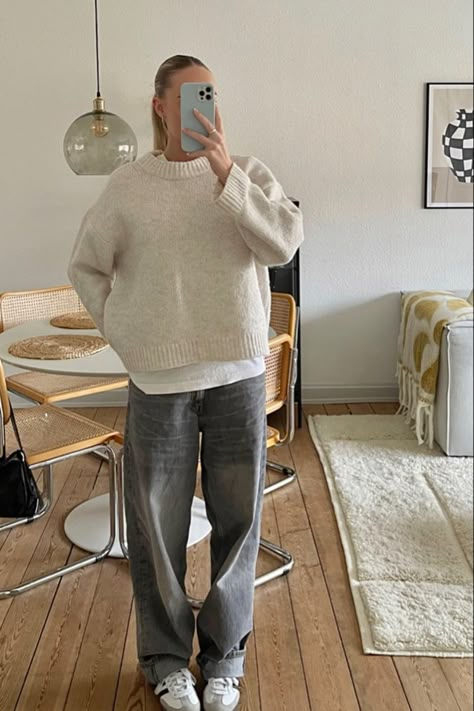 Winter Going Out Outfits, Looks Adidas, 00s Mode, Winter Outfits Ideas, Pullovers Outfit, Winter Outfits Aesthetic, Skandinavian Fashion, Beige Pullover, Chique Outfits