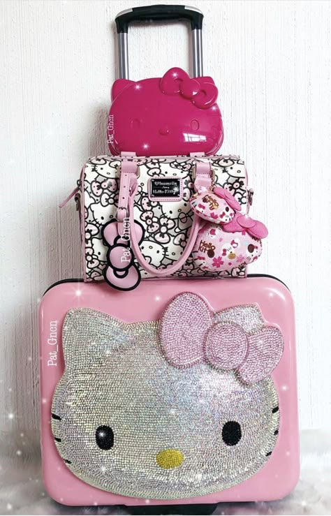 Hello Kitty Ropa, Hello Kitty Luggage, Hello Kitty Suitcase, Hello Kitty Room Decor, Images Hello Kitty, Cute Suitcases, Hello Kitty Merchandise, Hello Kitty Rooms, Kitty Clothes