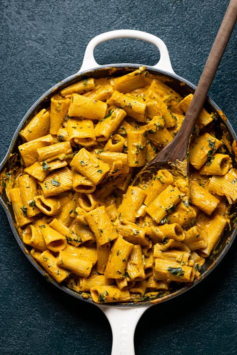 Healthy Easy Dinner Ideas, Pumpkin Rigatoni, Homemade Jalapeno Ranch Dressing, Healthy Easy Dinner, Veggie Pizza Recipe, Brown Stew Chicken, Chopped Kale, Cooking With White Wine, Savory Pumpkin Recipes