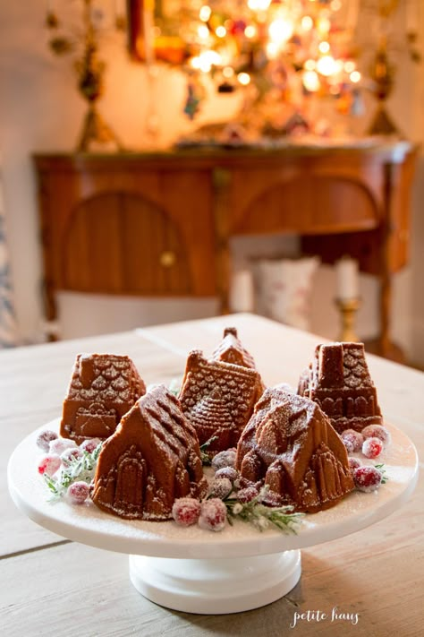 Christmas Cake House, Gingerbread Cake House, Cake Gingerbread House, Mini Gingerbread Cakes, Nordic Ware Gingerbread House, Gingerbread House Cake, Gingerbread Cakes, Gingerbread Cake Recipe, Mini Gingerbread House