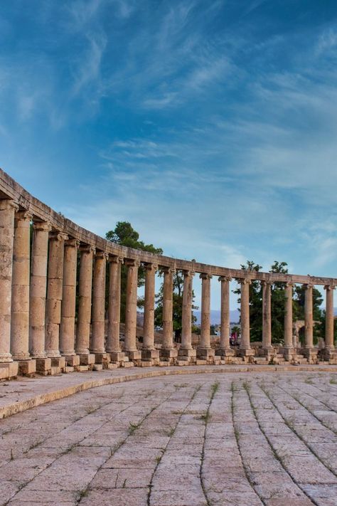 #Jerash #Jordan #travel #world Jordan Country, Jordan Travel, Petra Jordan, Military Artwork, Arabian Nights, Countries Of The World, Ancient History, Places Ive Been, Adventure Travel