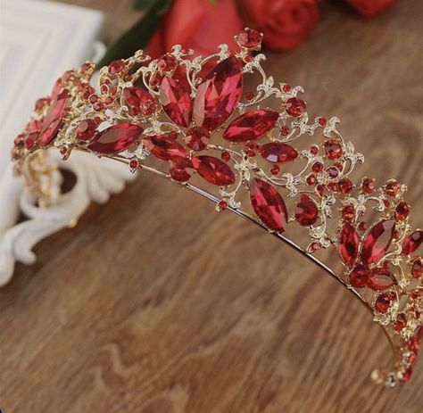 Pretty red and gold quince crown Quince Crown, Red Quinceanera Ideas, Prom Crown, Quinceanera Jewelry, Red Quince, Party Tiara, Wedding Tiaras, Crystal Bridal Tiaras, Hair Dress