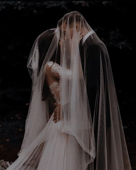 Wedding Picture Poses, Dark Wedding, Future Wedding Plans, Wedding Goals, Wedding Pics, Couple Aesthetic, Dream Wedding Dresses, Wedding Photoshoot, Cute Couple Pictures