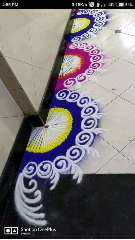 Half Circle Rangoli Designs Easy, Door Border Rangoli Designs, Mandala Mehandi, Thulasi Plant Decoration, Navratri Decoration, Ganpati Rangoli, Door Rangoli, Color Rangoli, Kalash Decoration