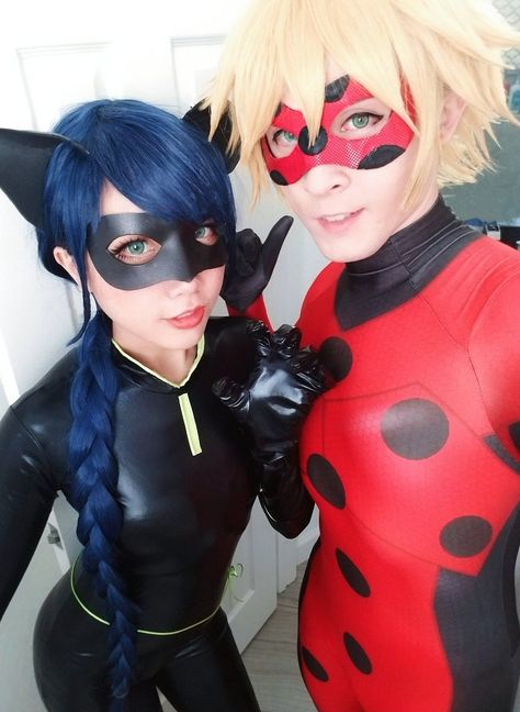 Ladynoire and misterbug cosplay Cat Noir Costume, Miraculous Cosplay, Miraculous Ladybug Cosplay, Miraculous Ladybug Costume, Ladybug Cosplay, Horror Halloween Costumes, Couple Cosplay, Ladybug Costume, Arte Monster High