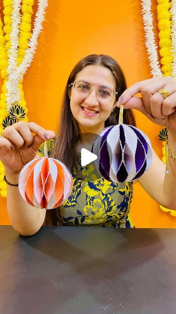 Diwali Origami, Paper Balls Hanging, Origami Hanging Decorations, Seniors Crafts, Origami Decor, Diwali Drawing, Paper Ball, Art Stars, Diy Drawing