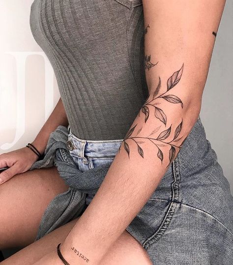 Vine Tattoo Patchwork, Botanical Wrap Tattoo Forearm, Ivy Arm Wrap Tattoo, Plant Arm Tattoo, Wrap Around Vine Tattoos, Tattoo Flowers Arm, Teeny Tattoos, Greenery Tattoo, Tattoo Rings