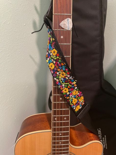 Guitar Strap Embroidered, Embroidery Guitar Strap, Embroidered Guitar Strap Diy, Crochet Guitar Strap, Guitar Straps Diy, Crochet Guitar, Guitar Embroidery, Music Board, Guitar Case