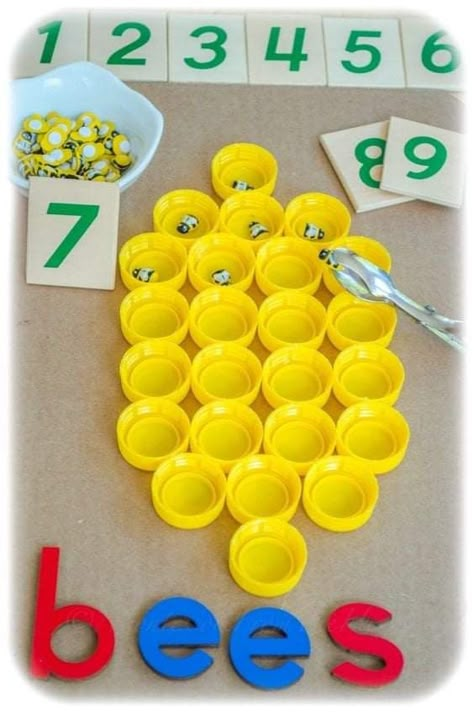 Science Preschool Activities, Female Parts, Bee Crafts For Kids, Insects Preschool, Bee Themed Classroom, Bugs Preschool, Bee Activities, Bee Classroom, Insects Theme