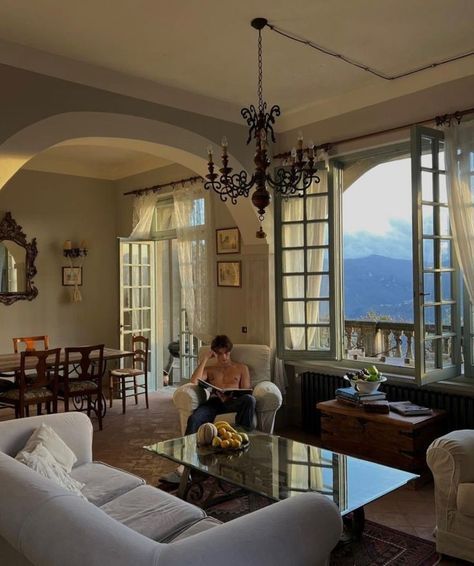 Northern Italy House, Italian Apartment, Vintage Core, Old Money House, Italian House, Dream Life House, Perfect House, Dream Apartment, Dream House Interior