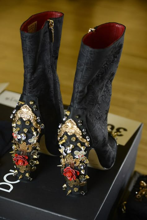 Cinderellas-stilettos: Dolce Dream Heels, Fancy Boots, Fun Shoes, Dr Shoes, High Heels Boots, Embellished Shoes, Dolce E Gabbana, Winter Shoes, Shoe Lover