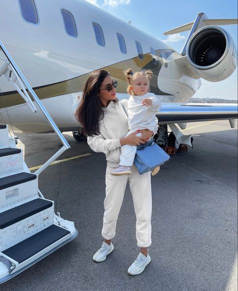 Rich Mom, Luxury Lifestyle Fashion, Moms Goals, Future Mommy, Dream Family, Super Rich Kids, Mommy Daughter, Rich Lifestyle, Luxury Lifestyle Dreams