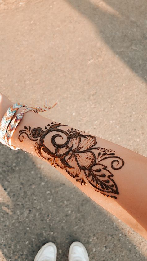 Jellyfish Henna Tattoo, Henna Turtle Design, Ocean Henna Designs, Beach Henna Designs, Stingray Henna, Beachy Henna, Beach Henna Tattoos, Ocean Henna, Henna Turtle