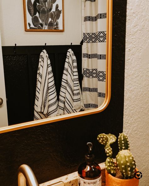 Boho Dark Bathroom, Southwest Boho Bathroom, Rust And Black Bathroom, Desert Aesthetic Bathroom, Southwest Scandinavian, Western Guest Bathroom, Rust Bathroom Decor, Black Western Bathroom, Southwest Decor Bathroom