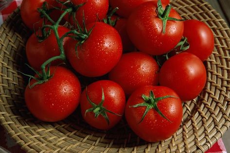 Fat Burning Fruits, Tomato Varieties, Types Of Tomatoes, Allergy Asthma, Food Poisoning, Canning Tomatoes, Tortellini Soup, Red Tomato, Beta Carotene