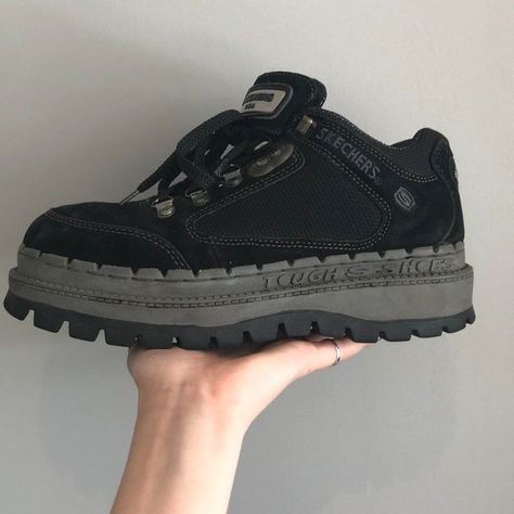 Black Shoes Aesthetic, Skechers Jammers, Grunge Sneakers, Shoes Aesthetic, Shoe Wishlist, 90s Fashion Outfits, Swag Shoes, Shoes Socks, Travel Wardrobe