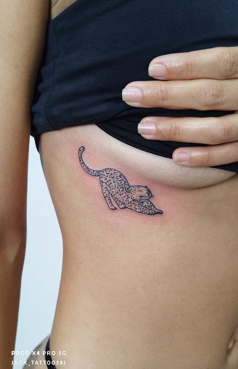 Cheetah Rib Tattoo, Leapord Tattoo Men, Leopard Tattoo Women, Kneecap Tattoo Women, Leapord Tattoo, Hips Tattoo Women Side, Simple Thigh Tattoos Women, Hip Tattoos Women Side Thighs, Dainty Hip Tattoos Women