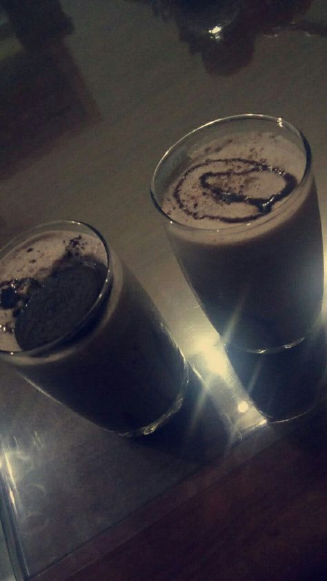 Oreo Shake Oreo Shake Snapchat Story, Chocolate Shake Aesthetic, Chocolate Shake Snap, Shake Snapchat, Oreo Shakes, Shake Snap, Foodie Snap, Cornetto Ice Cream, Cafe Coffee Day