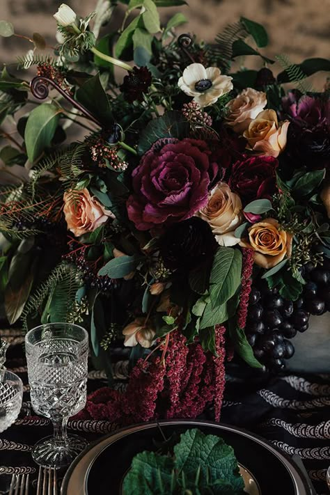 Fall in Love with the Florals and Design in This Bold Wedding Inspiration | The Perfect Palette Wedding Table Settings Black, Black Wedding Table Setting, Moody Wedding Flowers, Dark Romantic Wedding, Dark Wedding Theme, Thanksgiving 2024, 26 September, Goth Wedding, Dark Wedding