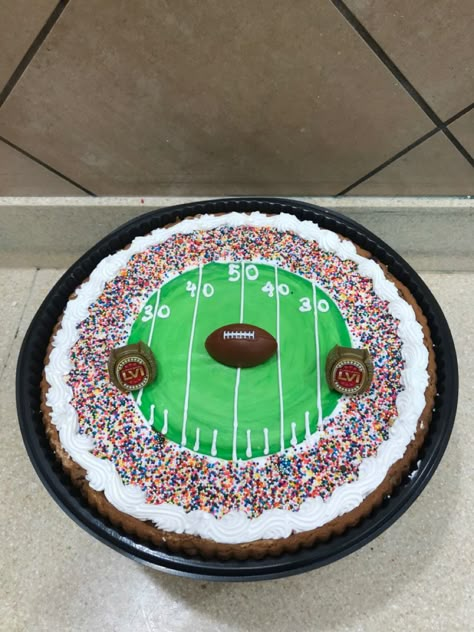 Football Cakes Ideas, Super Bowl Cakes, Superbowl Cake Ideas, Superbowl Cakes, Super Bowl Cookie Cake, My Giants Cake, Football Cookie Cake Designs, Superbowl Cookie Cake, Football Birthday Cakes