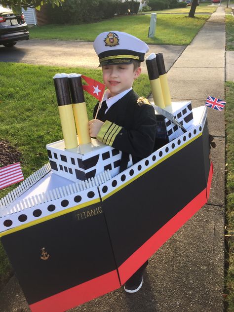 Titanic Halloween Costume, Titanic Prom, Watching Spongebob, Titanic Boat, Titanic Costume, Watch Spongebob, Cardboard Boat, Titanic Ship, Costumes Diy