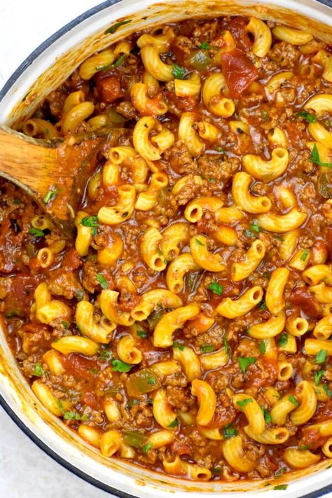 American Chop Suey - GypsyPlate Ground Beef And Pasta, Chop Suey Recipe, Beef And Pasta, American Chop Suey, Beef Lettuce Wraps, Food Types, Ground Beef Dishes, Dinner Sandwiches, Chop Suey