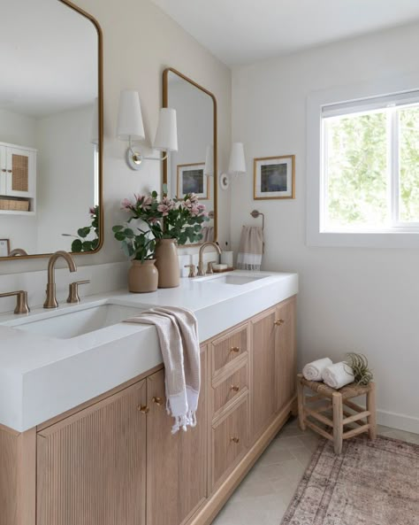 Transitional Bathroom, White Quartz Countertop, Bathroom Photos, White Floors, Tub Shower Combo, Glass Shower Doors, Guest Bath, Bathroom Style, Wet Rooms