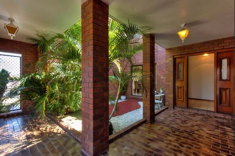 80s Renovation, 80s House Interior, 1980 House, Bad Perm, Italian Mansion, White Pillars, Home Courtyard, Punk Room, 80s House