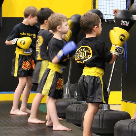 Kids working on the reflex bags during our Kids MMA class!  Visit www.tagmuaythai.com and follow us @tagmuaythai #muaythai #thaiboxing #kidsmma #kidsmartialarts Basic Muay Thai Moves, Muay Thai Stance, Tawanchai Muaythai, Kids Mma, Martial Arts Kids, Martial Arts Techniques, Physical Wellness, Sports Clubs, Mixed Martial Arts