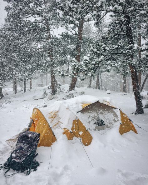 Winter Camping Hacks - Want more information and details? Click to visit for more tips. Camping In The Snow, Winter Camping Aesthetic, Bushcraft Camping Shelters, Romantic Weather, Winter Camping Hacks, Camping Trip Checklist, Cold Camping, Camping Projects, Snow Camping