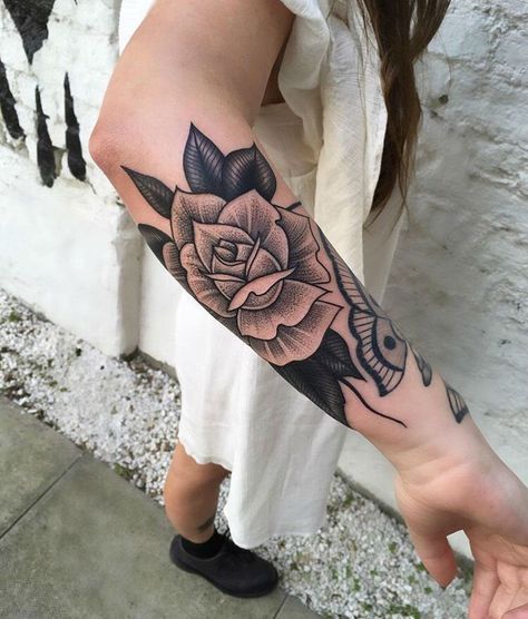 Black Rose Tattoo Coverup, Hip Tattoo Quotes, Simple Black Tattoos, Plant Sleeve, Black Rose Tattoo, White Rose Tattoos, Tattoo Coverup, Skull Sleeve Tattoos, Tattoo Old School