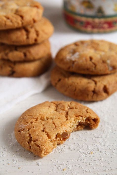 Best Ginger Cookies, Ginger Snap Cookies Recipe, Ginger Snaps Recipe, Ginger Muffins, Ginger Cookie Recipes, Crystallized Ginger, Baked Breads, Ginger Biscuits, Christmas Stars