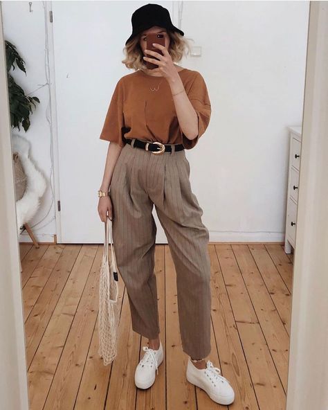 @minimalhouse1 on Instagram: “1 or 2 ⁉️ Fits by @the.cat.with.a.hat #minimalhouse1” Khaki Color Combination Outfit, Color Outfit Combinations, Art Student Outfit, Streetwear Fall Outfits, Workplace Outfits, Combination Outfit, Brown Pants Outfit, Student Outfit, Khaki Pants Outfit