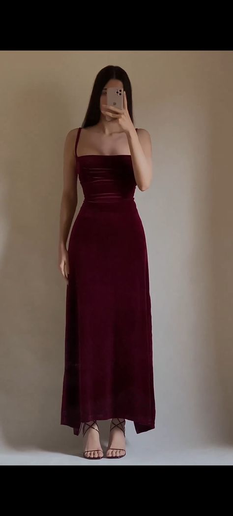 Revenge Dress, Pretty Homecoming Dresses, Dark Red Dresses, Downtown Outfits, Stunning Prom Dresses, Red Bridesmaid Dresses, Prom Dress Inspiration, Pretty Prom Dresses, Stylish Work Outfits