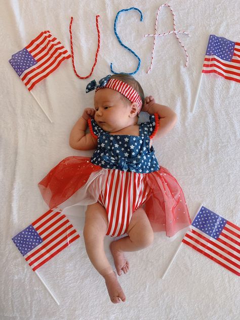 Babygirl photography Infant Fourth Of July Pictures, Patriotic Baby Photo Shoot, First 4th Of July Baby Pictures, July Baby Photoshoot Ideas, Fourth Of July Baby Pictures, July Baby Photoshoot, 4th Of July Baby Pictures, Months Photoshoot, Fourth Of July Pics