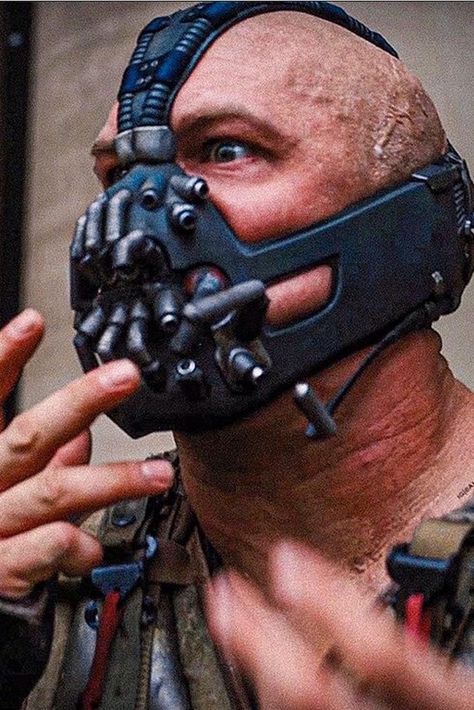 Bane Tom Hardy, Joker 2008, Bane Costume, توم هاردي, Bane Mask, Tom Hardy Bane, Bad Men, Male Portraits, Classic Films Posters