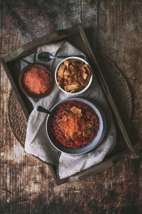 Easy Crockpot Chili - Lolo Home Kitchen Easy Crockpot Chili, Recipe For Chili, Chili Contest, Bowl Of Chili, Canning Whole Tomatoes, Crockpot Chili, Easy Chili, Beef Chili, Red Kidney Bean